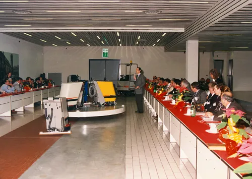 Seria „C” w trakcie pokazu w sali konferencyjnej