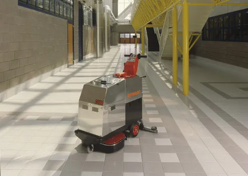 Wprowadzenie na rynek automatów szorujących Comac C40 i C50 prowadzonych przez operatora