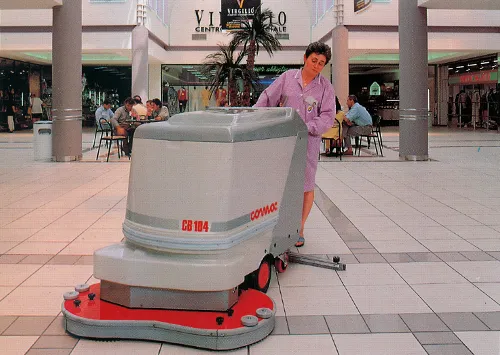 Ewolucja gamy szorowarek prowadzonych, prowadzi do narodzin nowych modeli C83 i C104