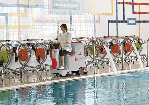 Comac wprowadza na rynek kompaktowy model szorowarki samojezdnej Innova 55